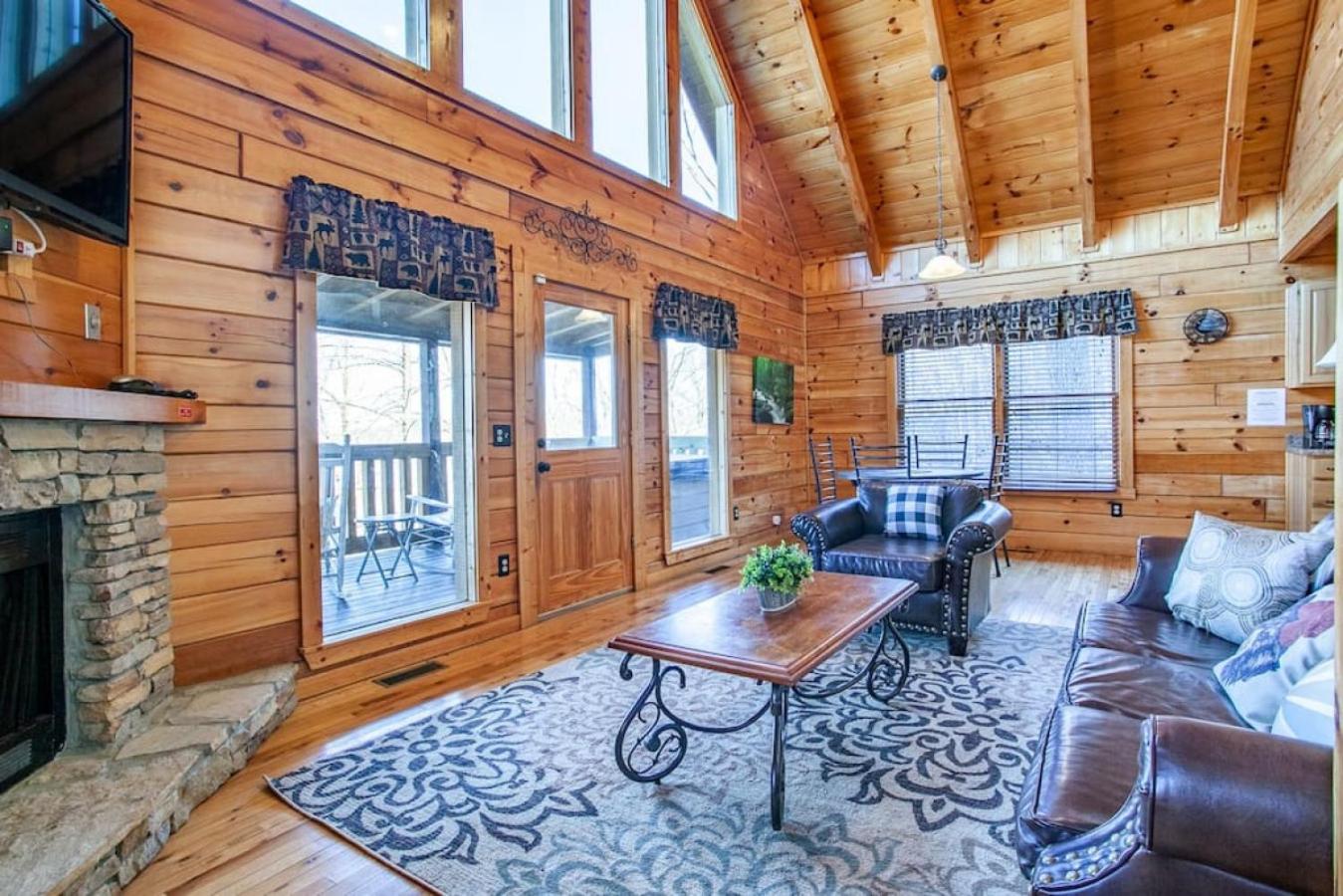Whisk A Way with Hot Tub, Pool Table and Jacuzzi