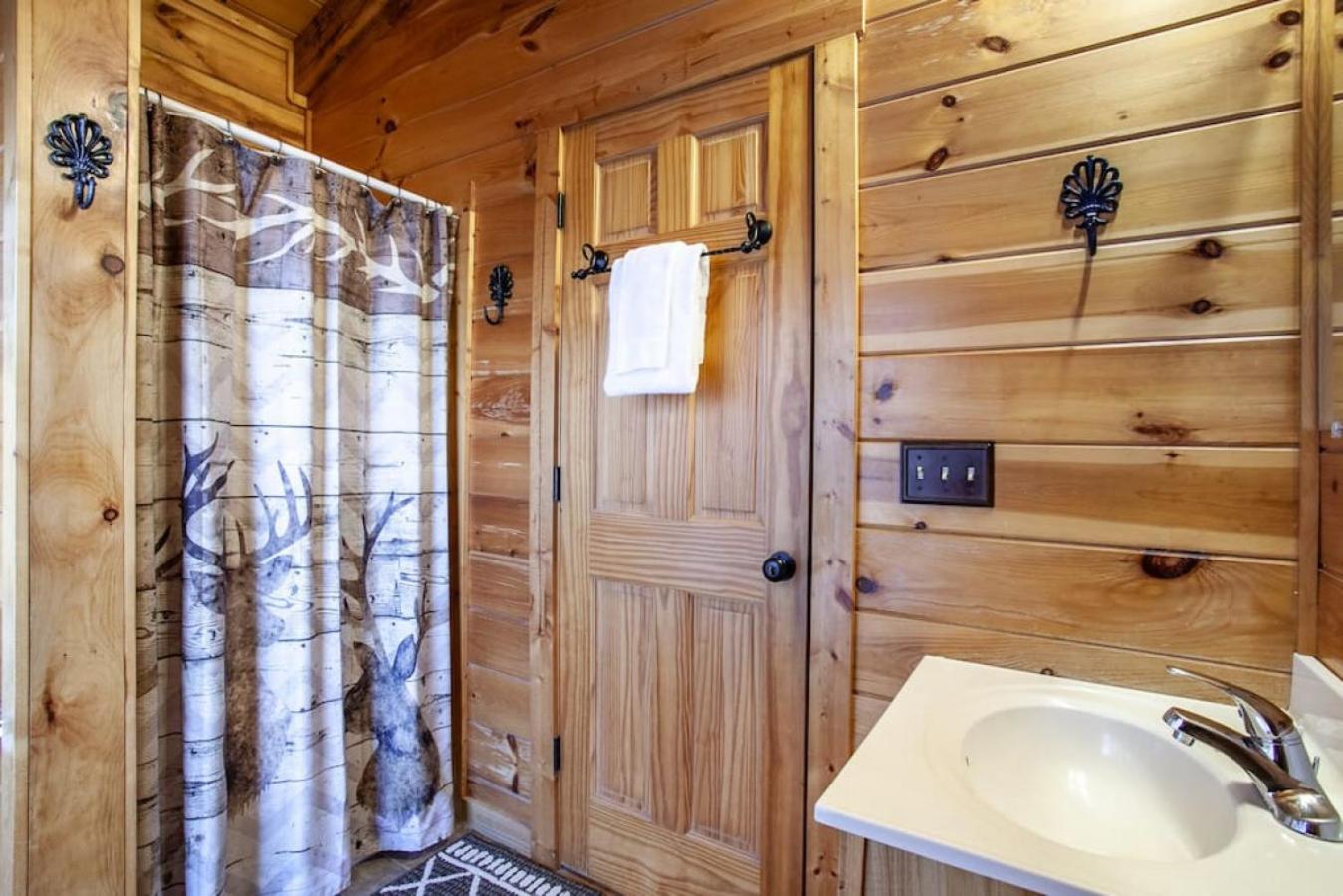 Whisk A Way with Hot Tub, Pool Table and Jacuzzi