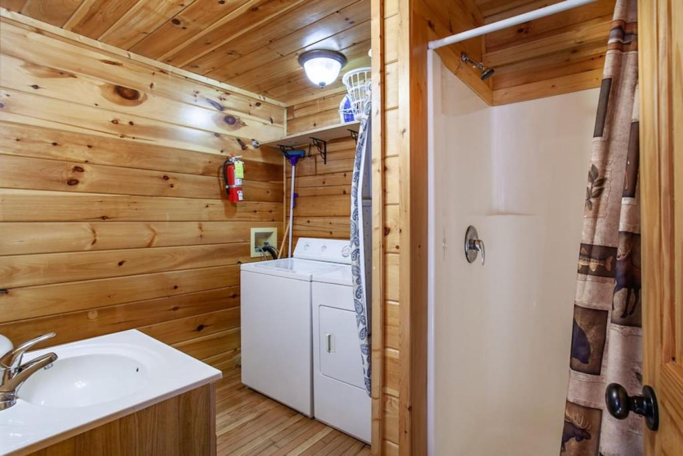 Whisk A Way with Hot Tub, Pool Table and Jacuzzi