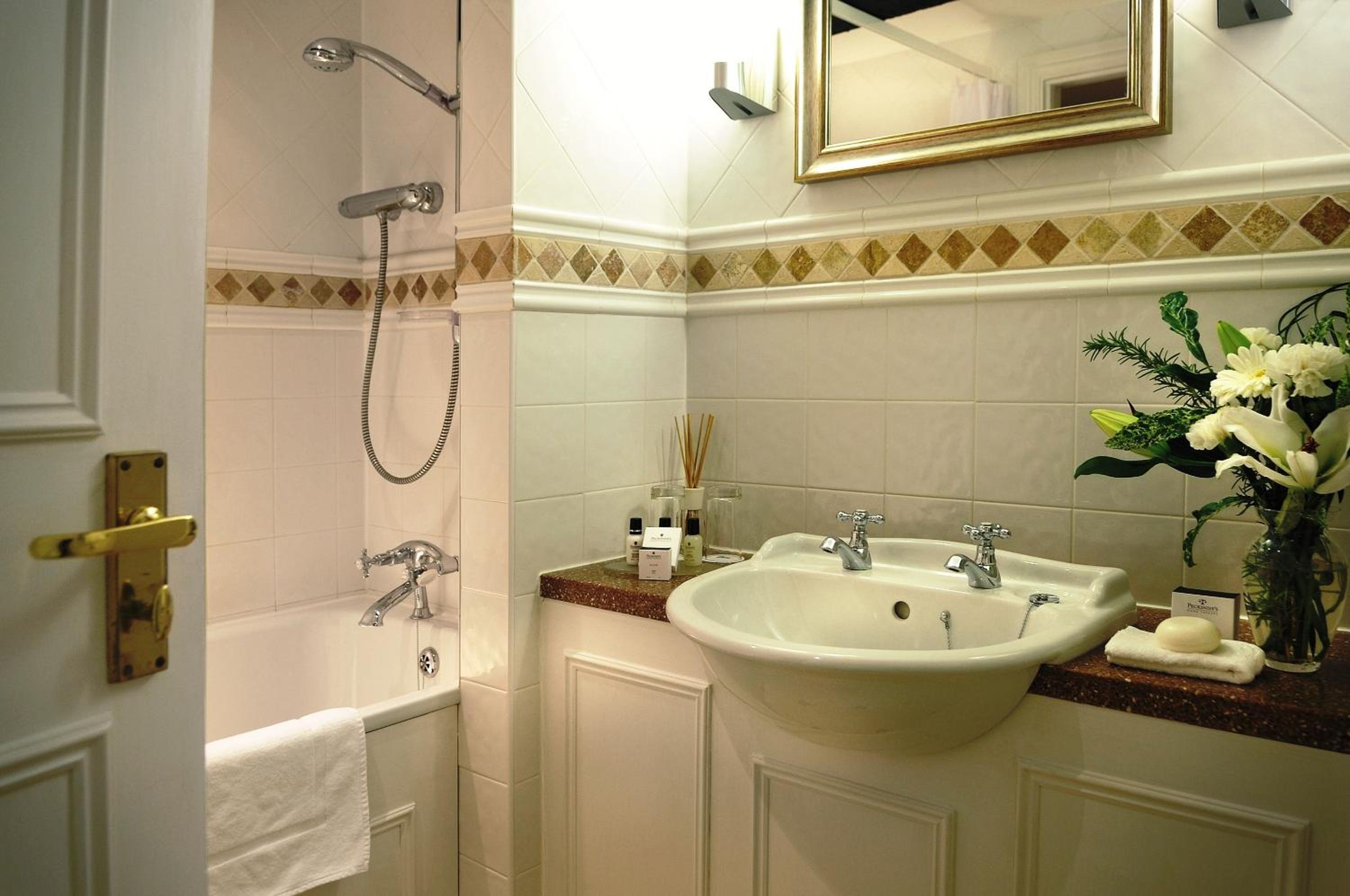 Devizes Vacations - The Bear Hotel - Property Image 18