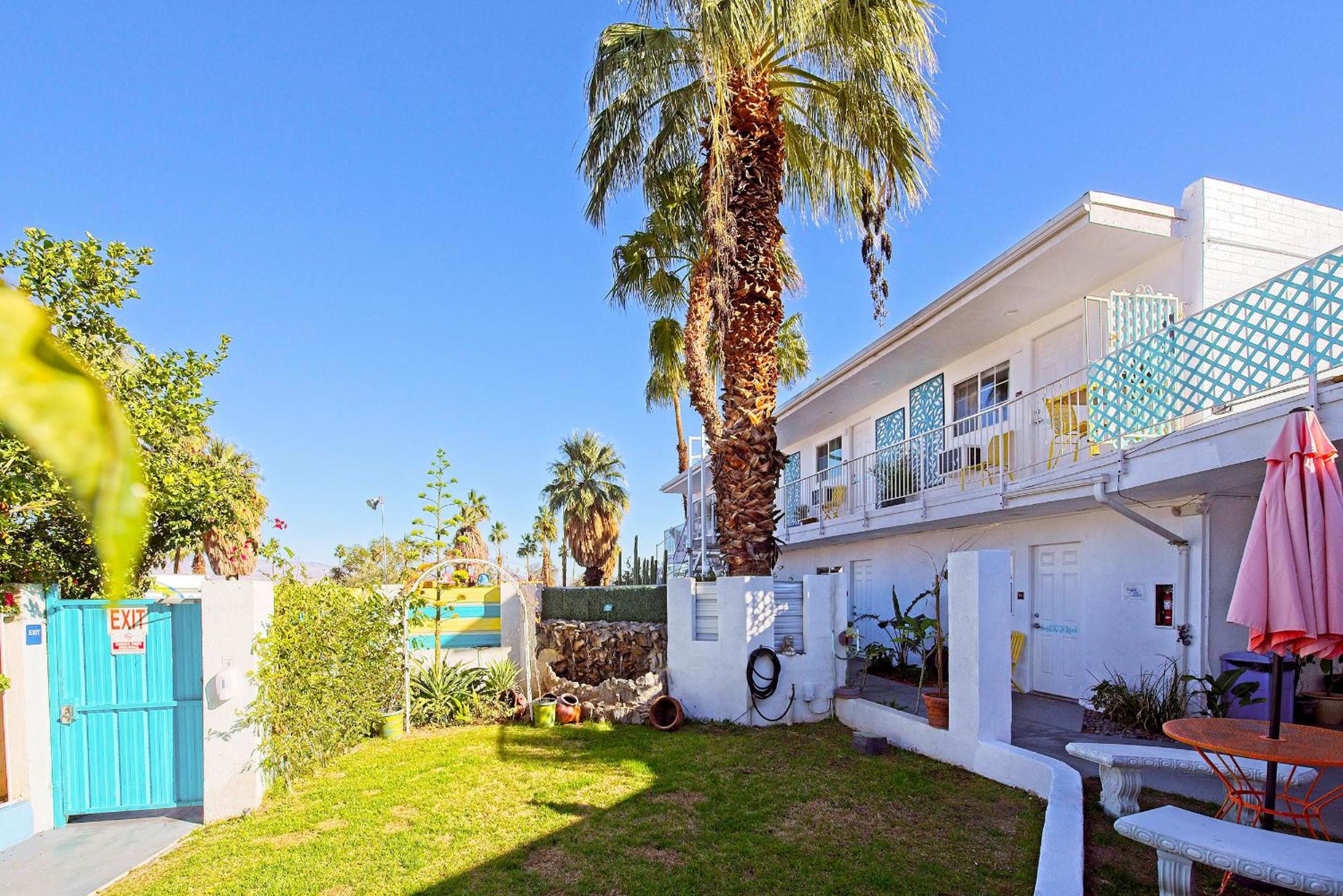 Hotel Inn at Palm Springs - Image 1