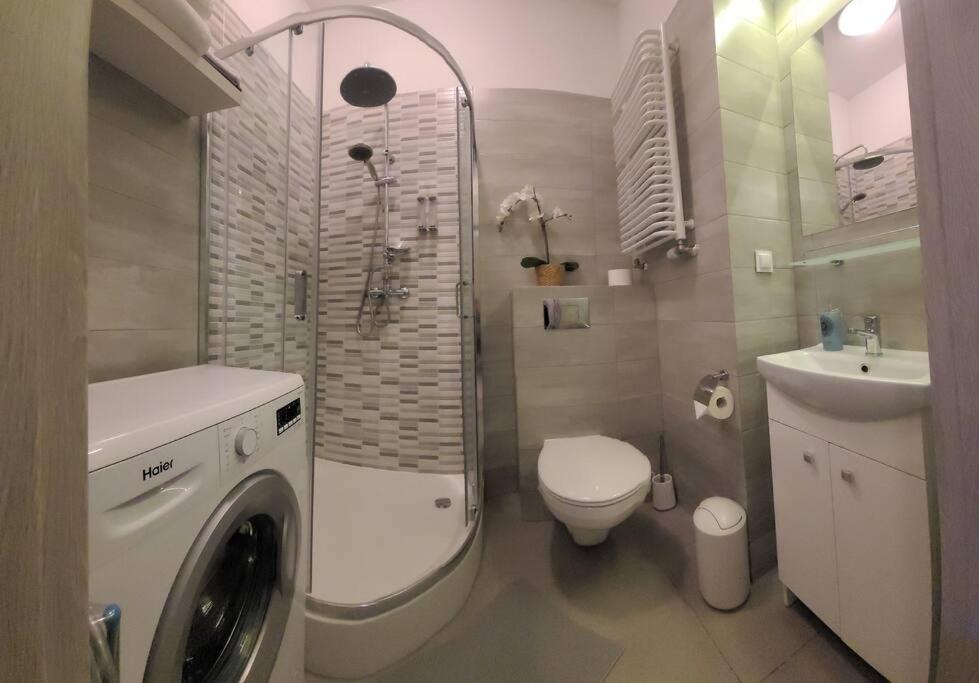 Sunset Studio - Free Parking - Fast Internet - Close to Everything view 4
