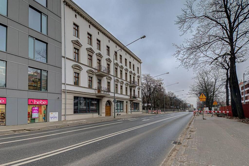 Sunset Studio - Free Parking - Fast Internet - Close to Everything view 5