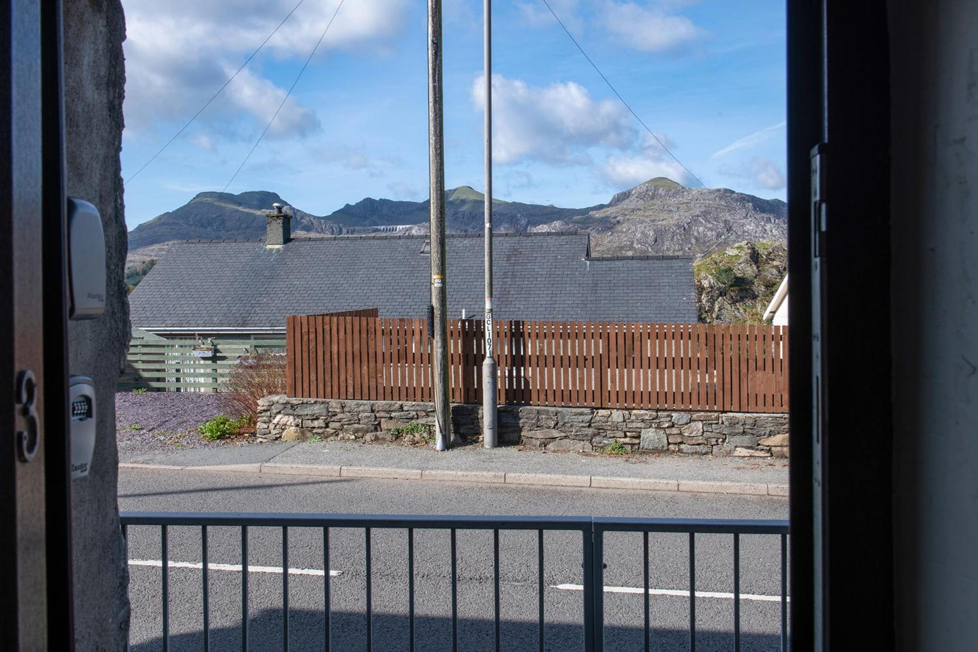 Homely cottage with garden and mountain-view view 4
