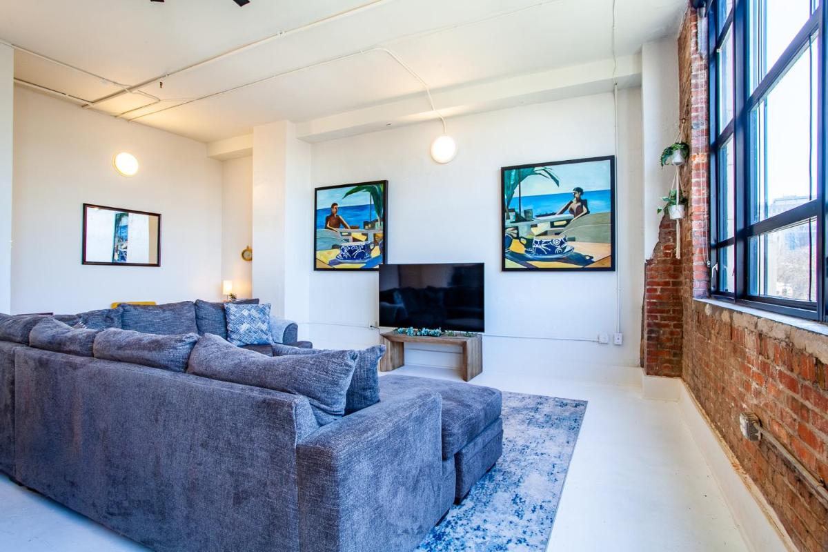 Spacious Sterchi Loft Getaway- Downtown Getaway view 3