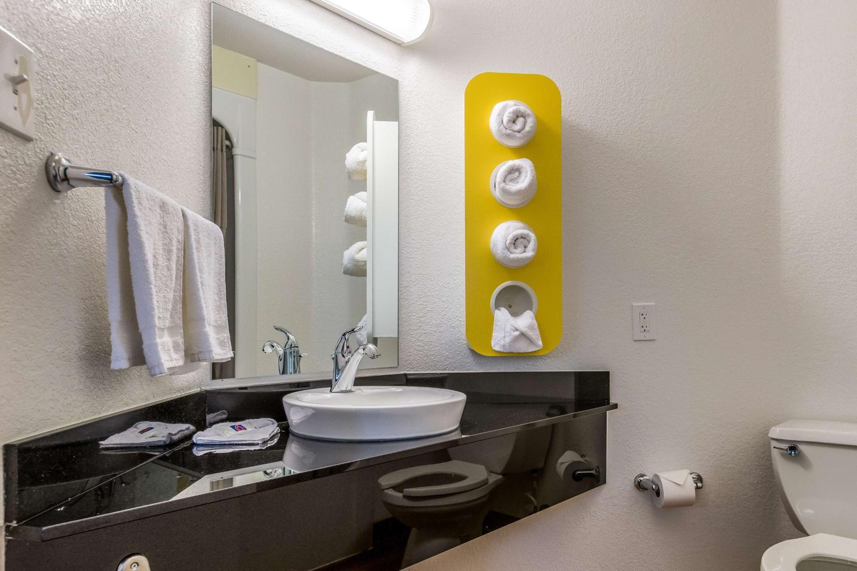 Des Moines Vacations - Motel 6-West Des Moines, IA - Property Image 5