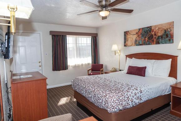 Elko Vacations - Esquire Inn - Property Image 12