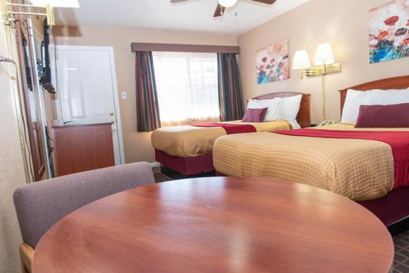 Esquire Inn