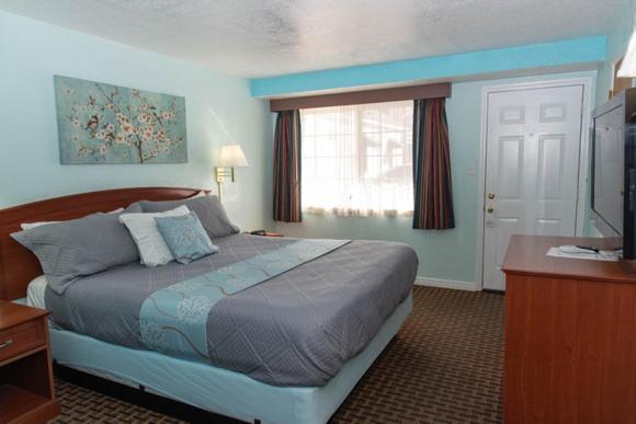 Esquire Inn