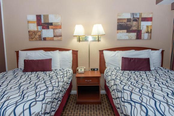 Esquire Inn