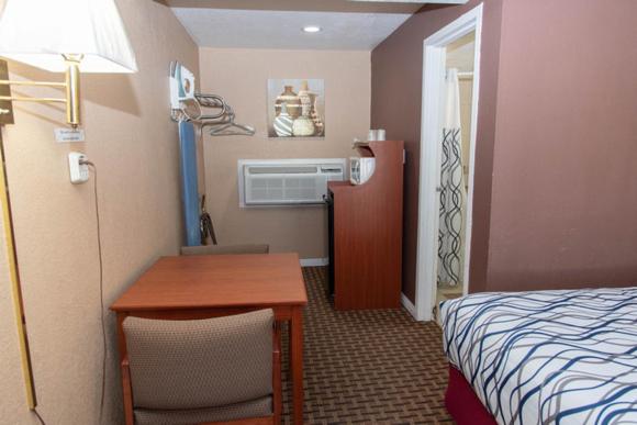 Esquire Inn