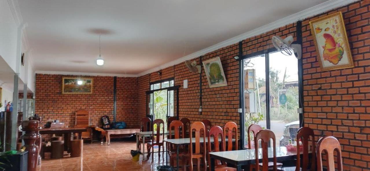 Manel Guesthouse and Restaurant