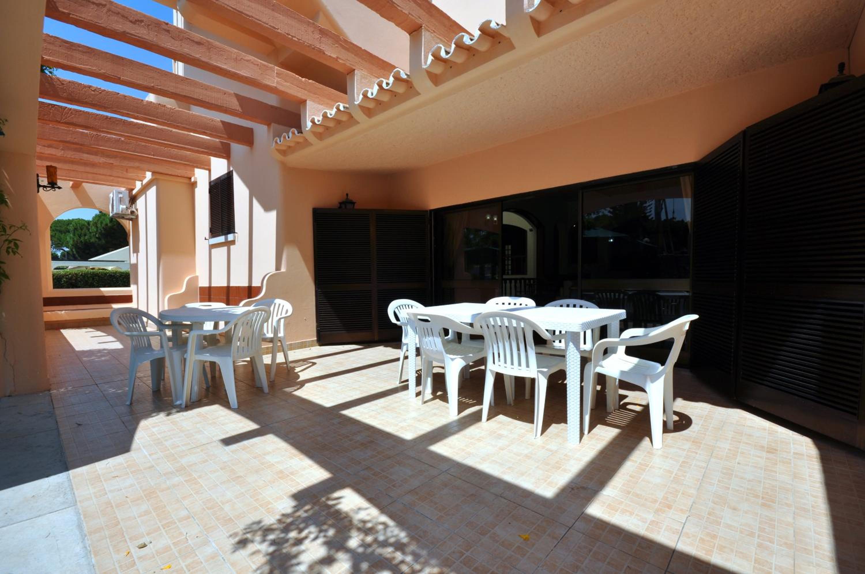 5 En-Suite Bedrooms, close to centre, free AC WiFi view 3