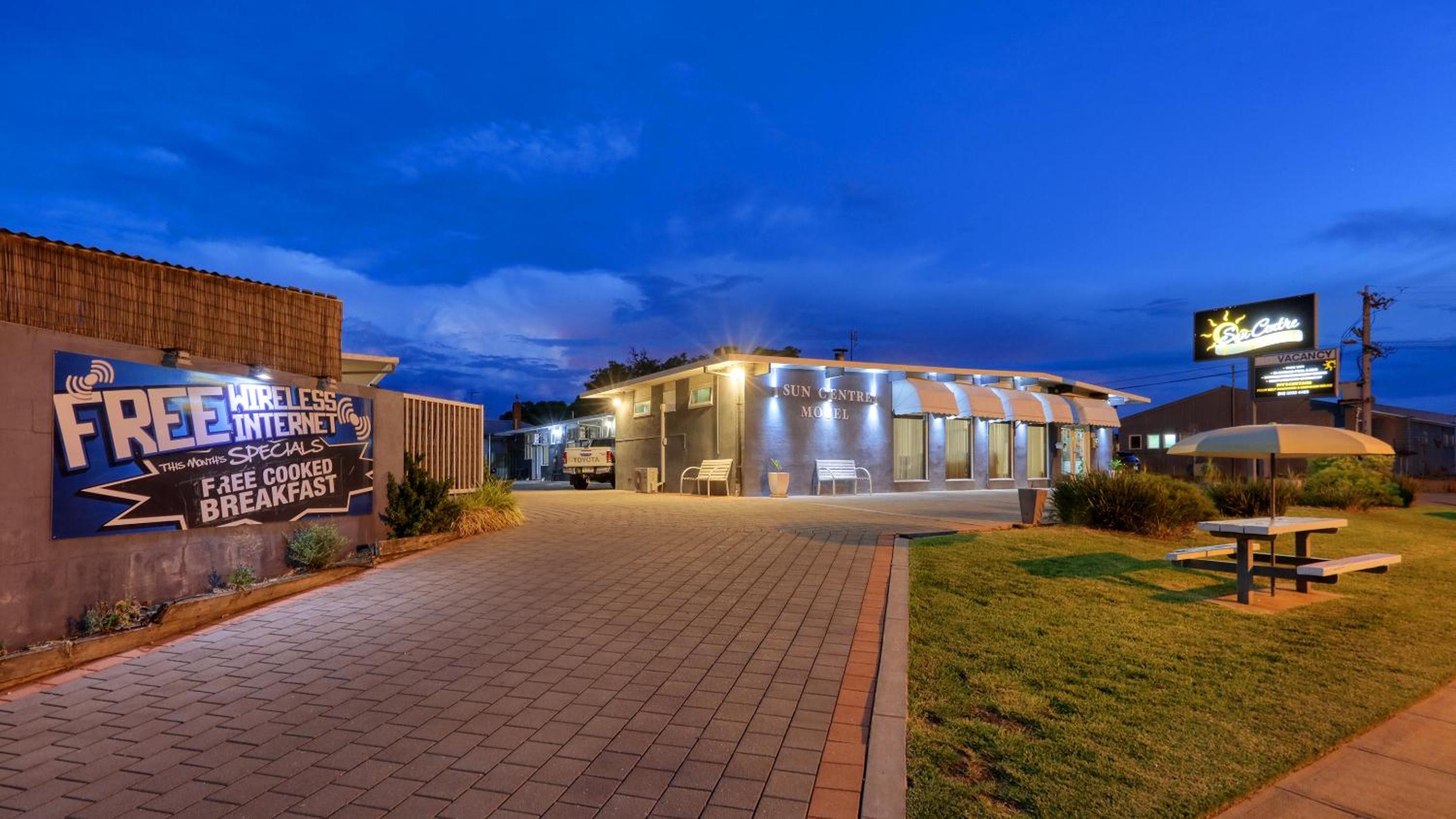 Sun Centre Motel