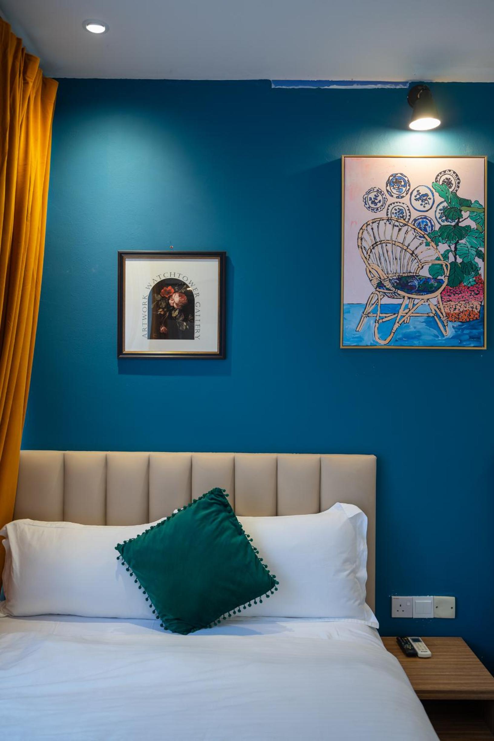 Apollo Inn