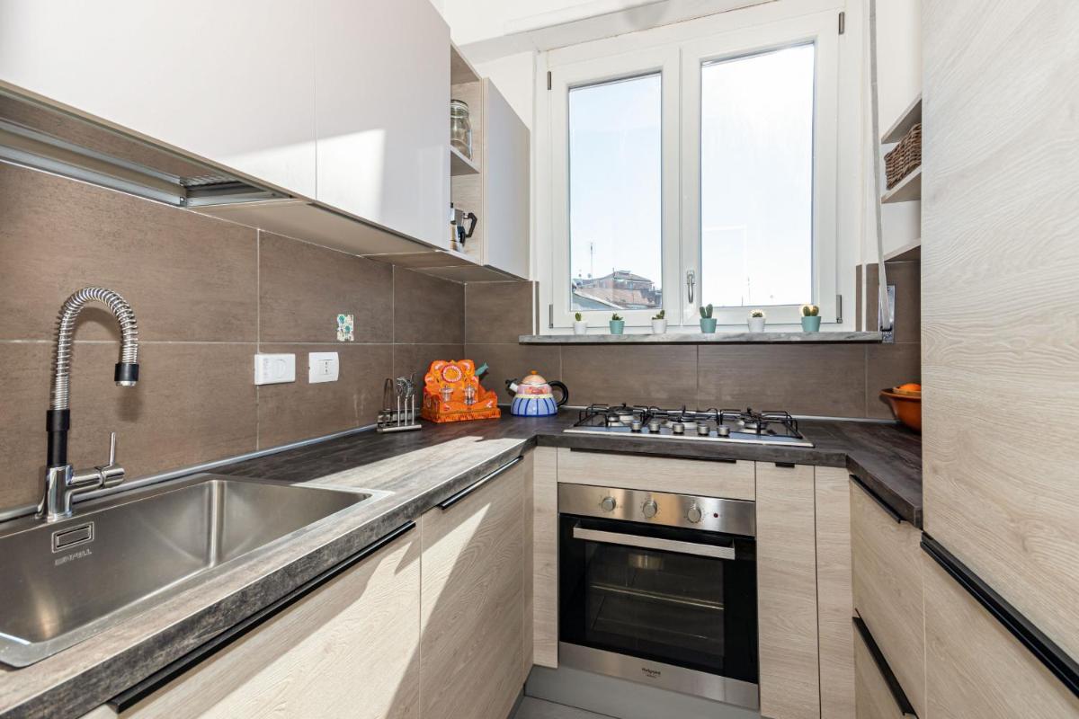 Cozy and stylish house in downtown Torino by Wonderful Italy view 3