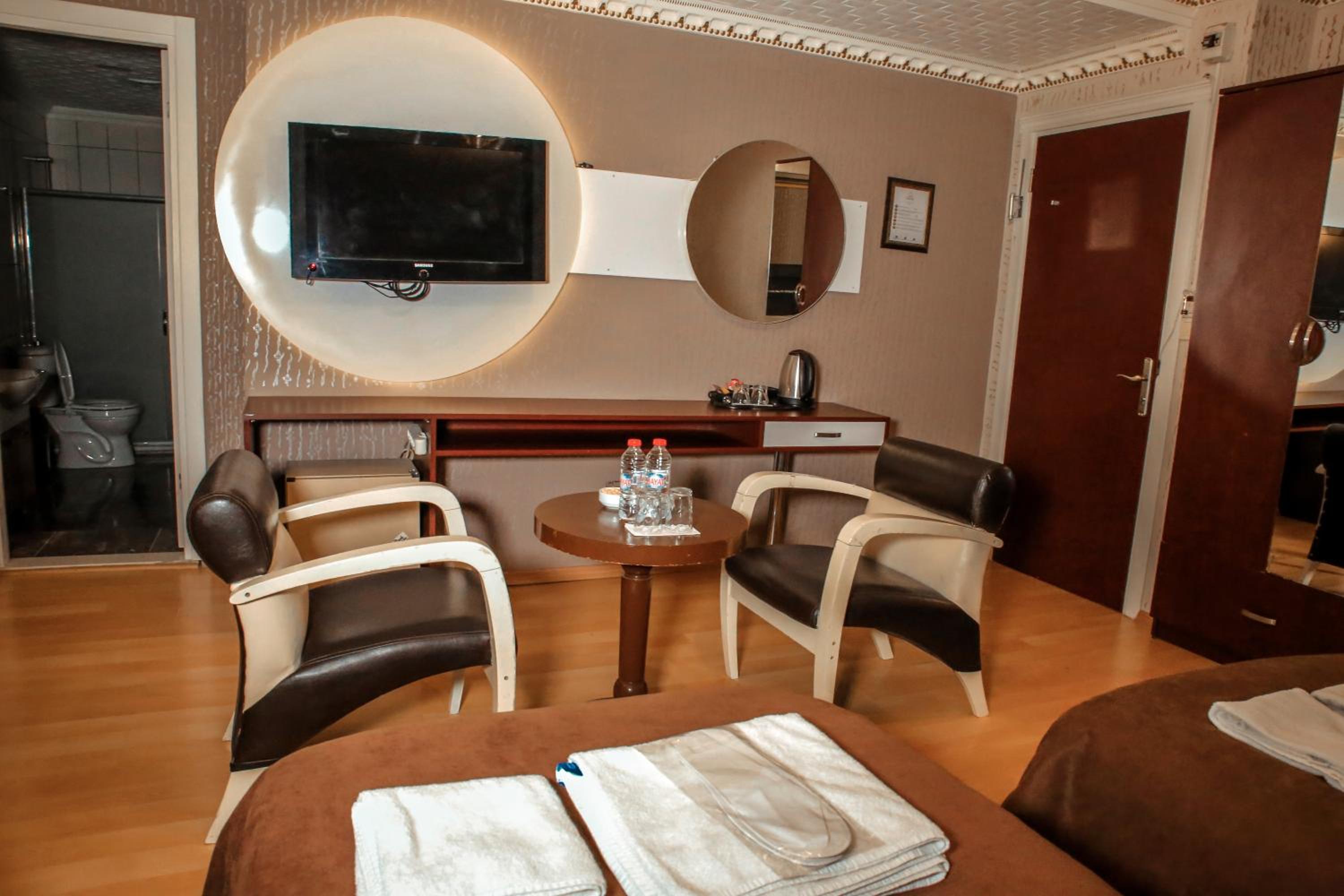 Letter Hotel - Image 28