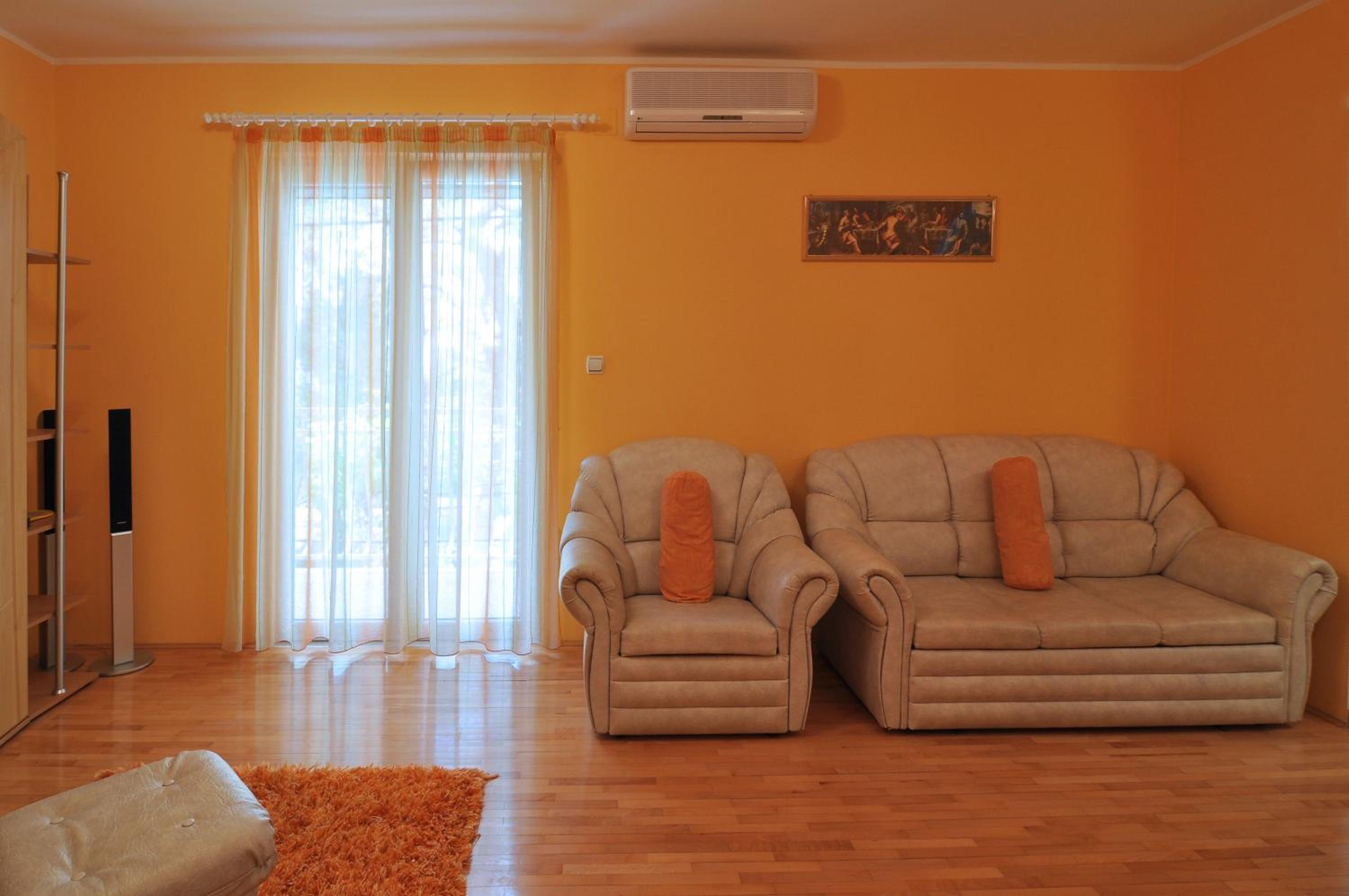 Spacious 100m2 apt w big terrace & great sea view view 2