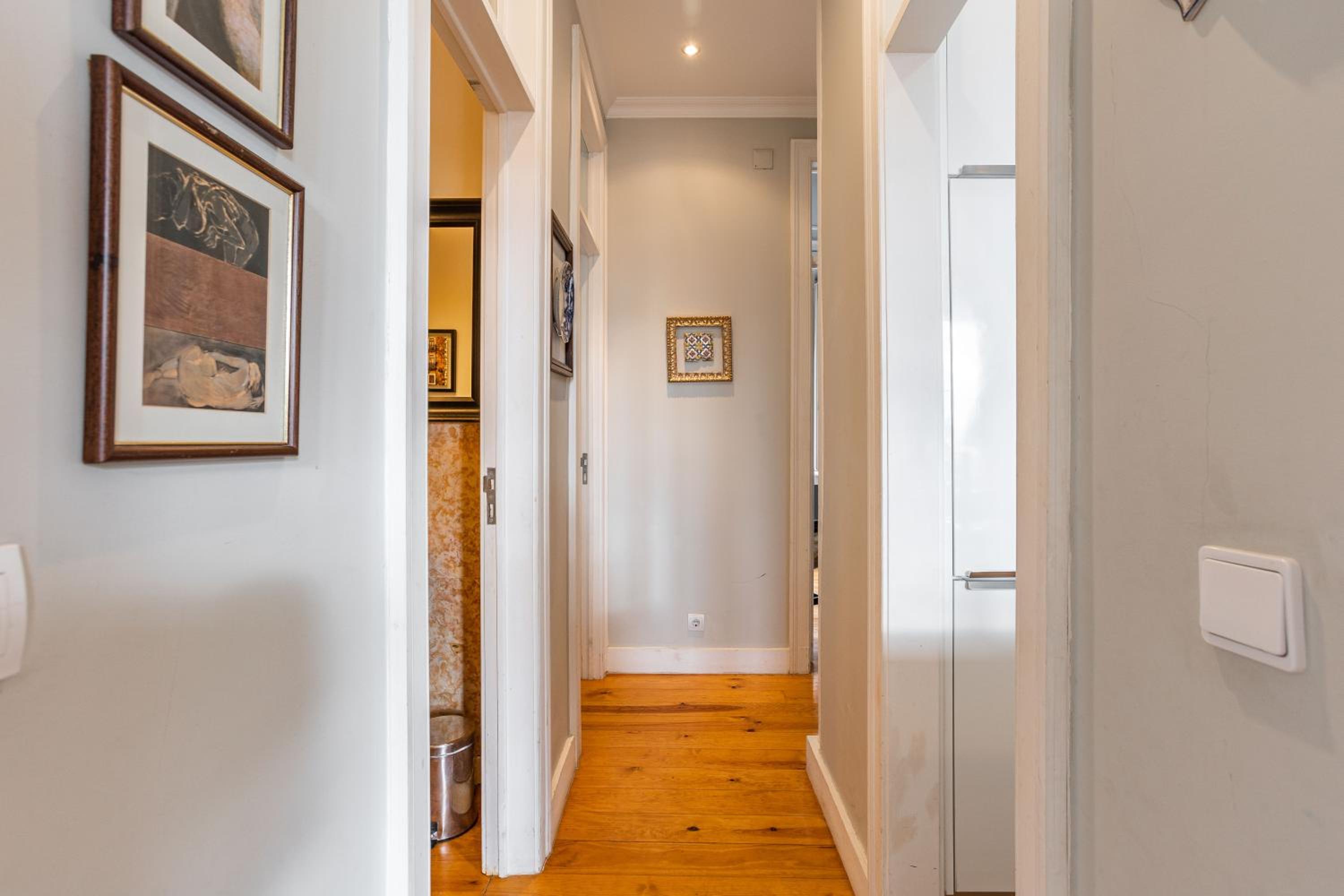 Bright Tailor Made Apartment by the Castle view 4