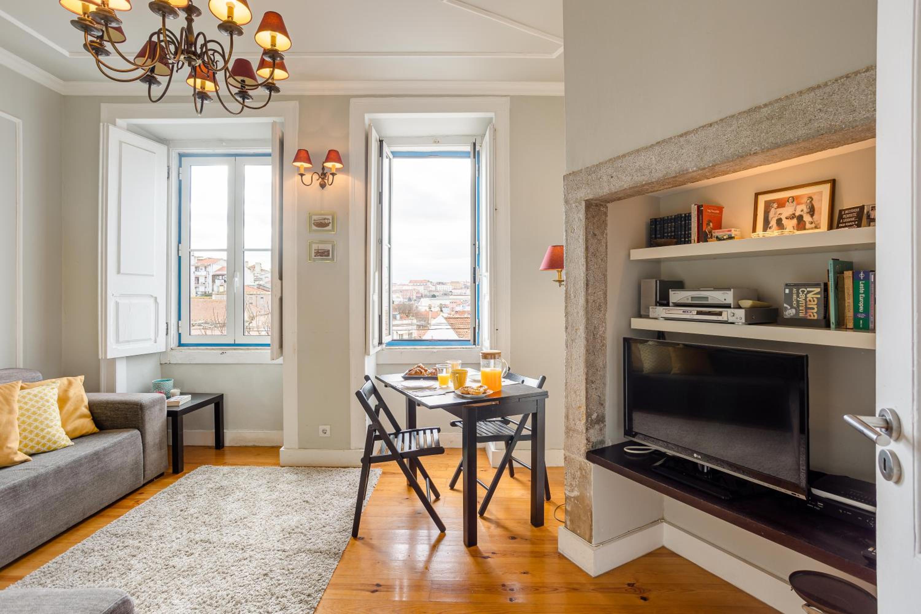Bright Tailor Made Apartment by the Castle view 5