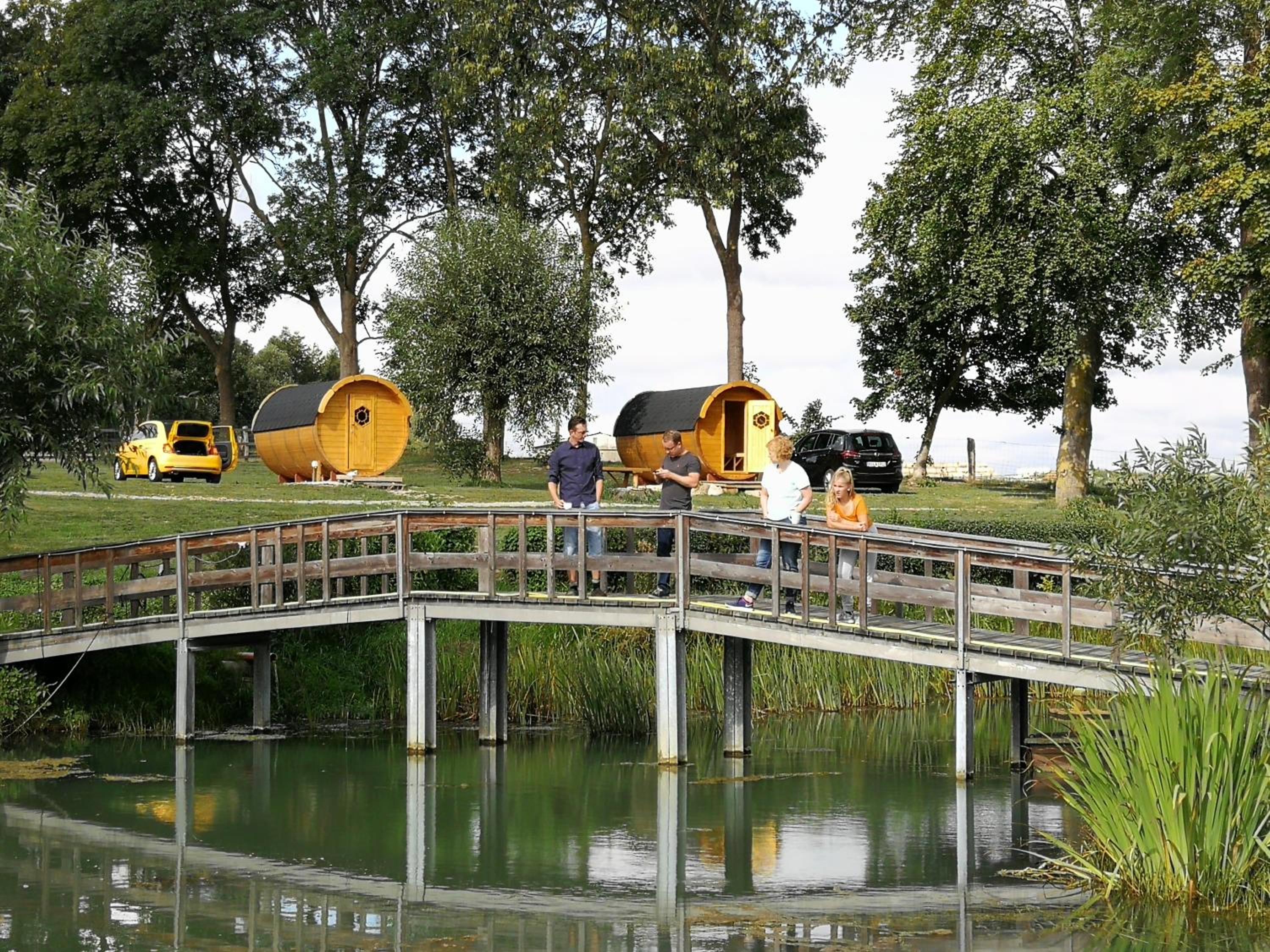 Peenehof Köppen - Ferienwohnungen & Schlaffässer