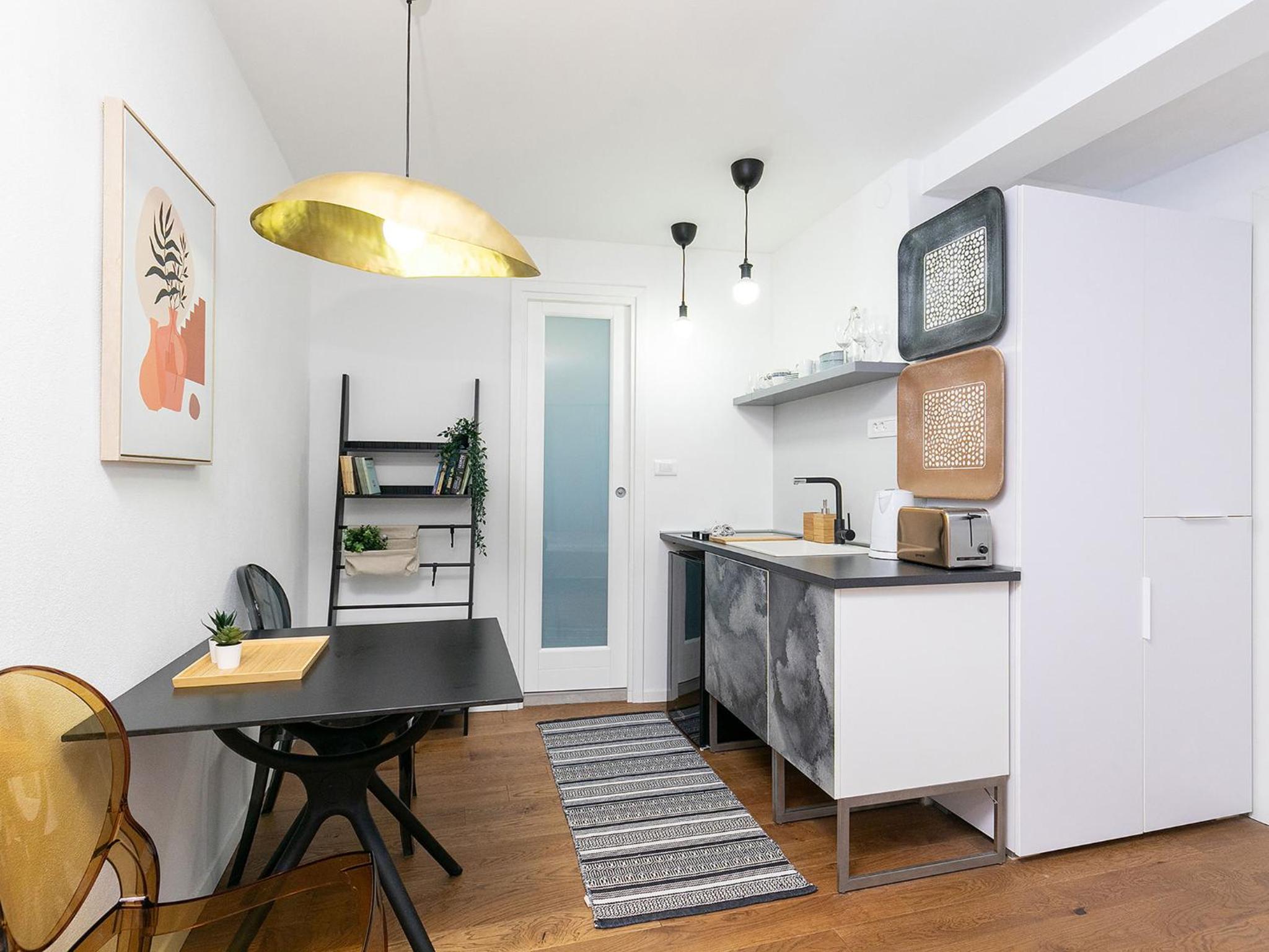 Stylish Studio Apartment by Irundo view 5