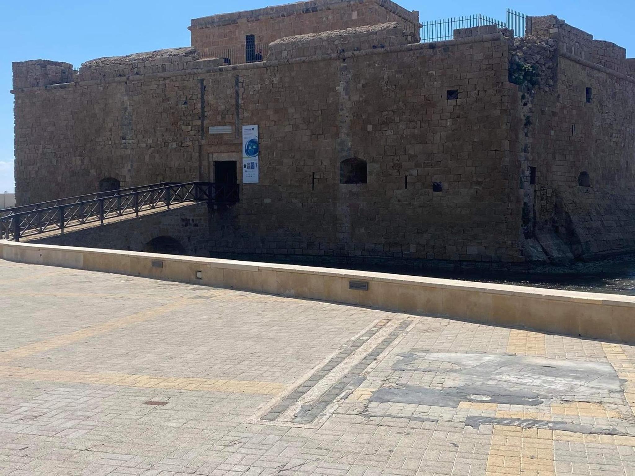 Beachside Apartment in Kato Paphos Lighthouse 81 view 5