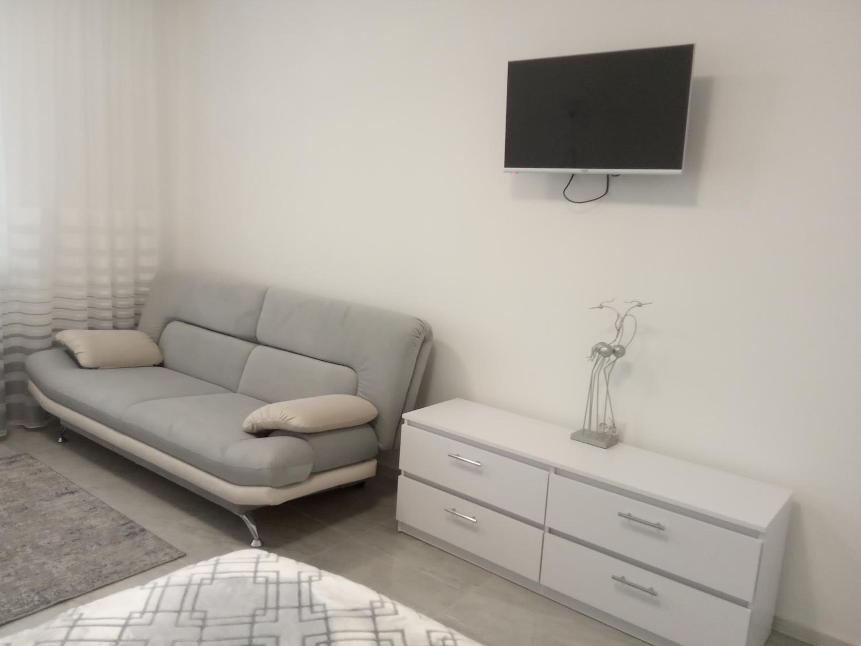 Modern fresh-new appartment near the park Sofievka view 2