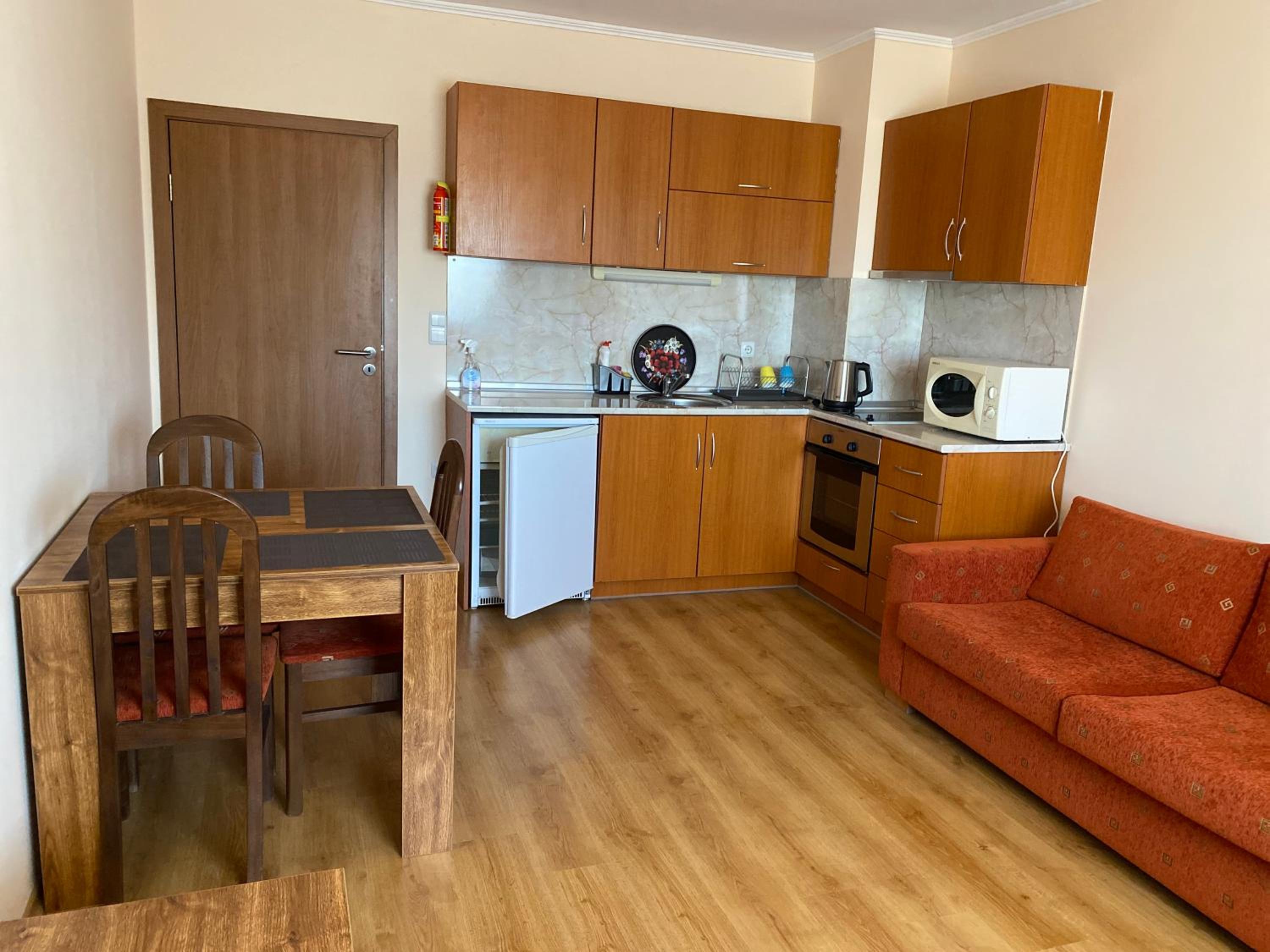 CEDAR LODGE NEXT TO LIFT ONE BEDROOM APARTMENT view 5