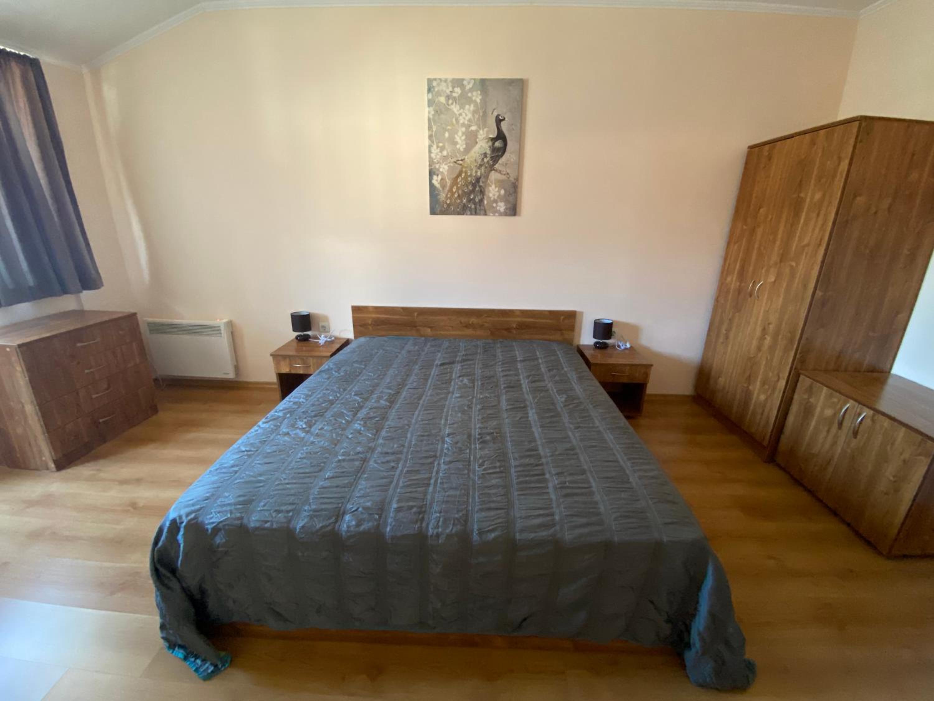 CEDAR LODGE NEXT TO LIFT ONE BEDROOM APARTMENT view 3