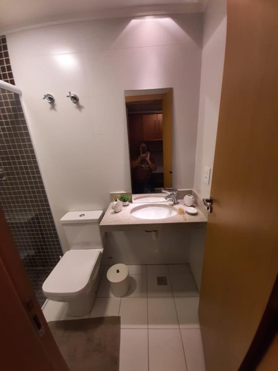 Ilhas de Salinas - Apartamento com vista para o mar, 2 suítes, 2 vagas na garagem e localizado a 200m da praia