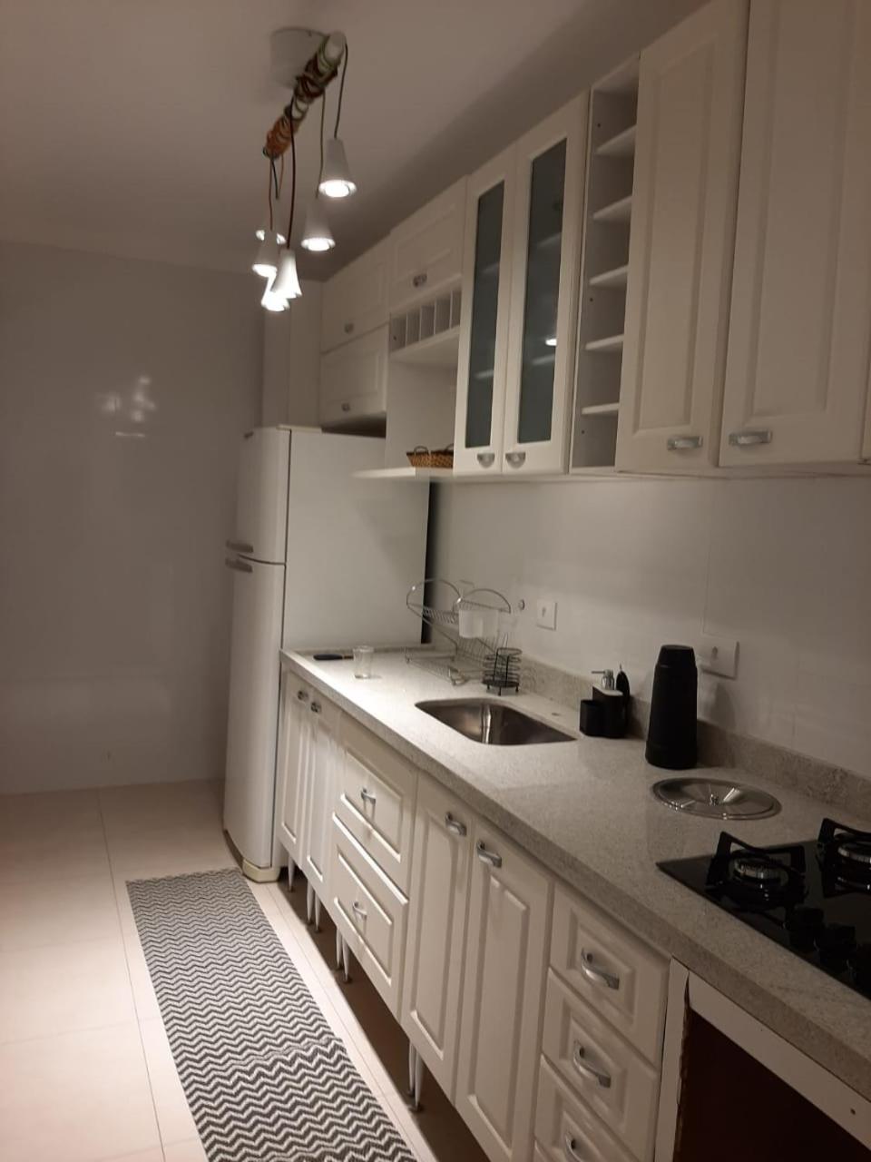 Ilhas de Salinas - Apartamento com vista para o mar, 2 suítes, 2 vagas na garagem e localizado a 200m da praia