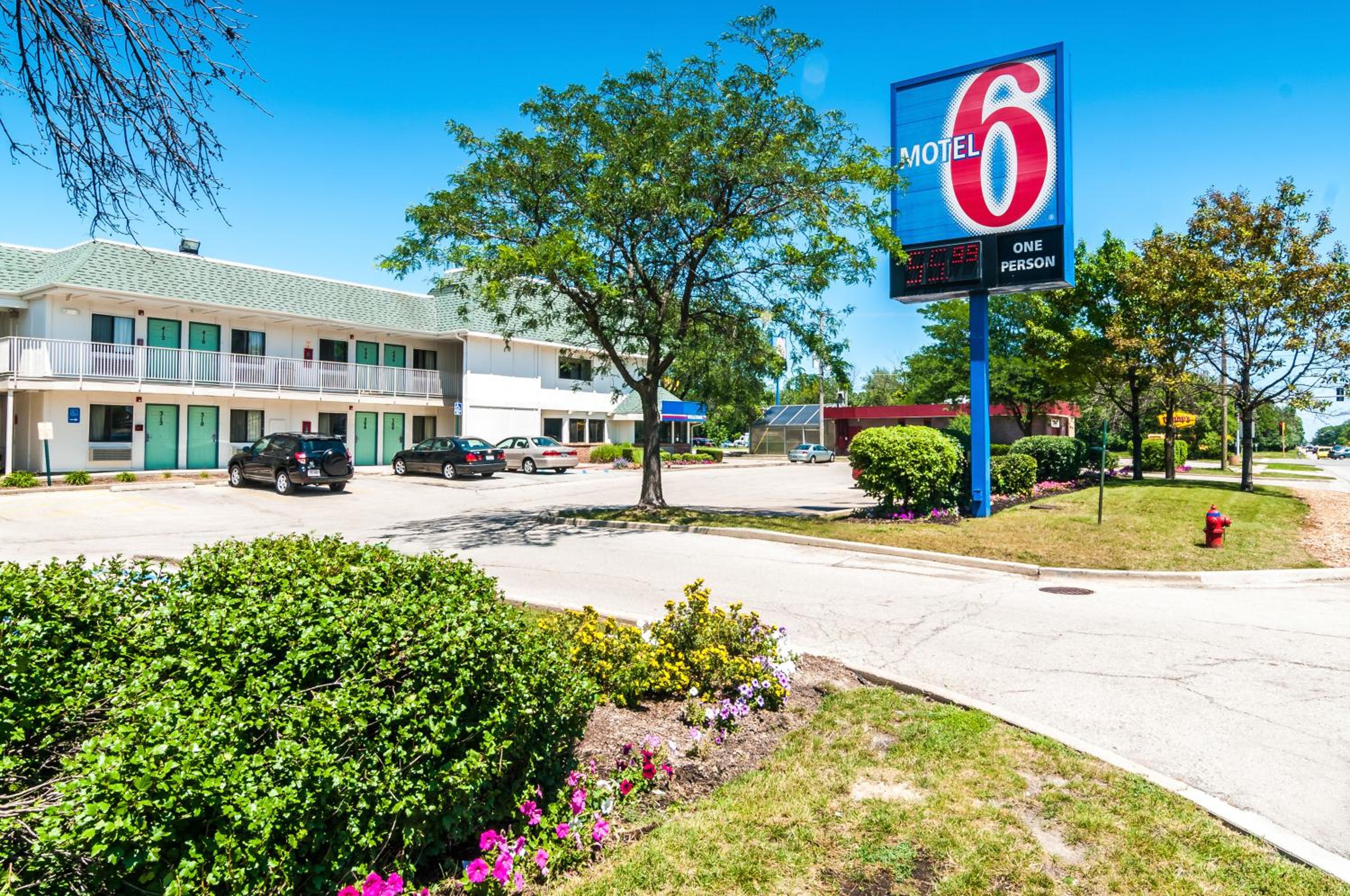 Schiller Park Vacations - Motel 6-Schiller Park, IL - Chicago O'Hare - Property Image 46