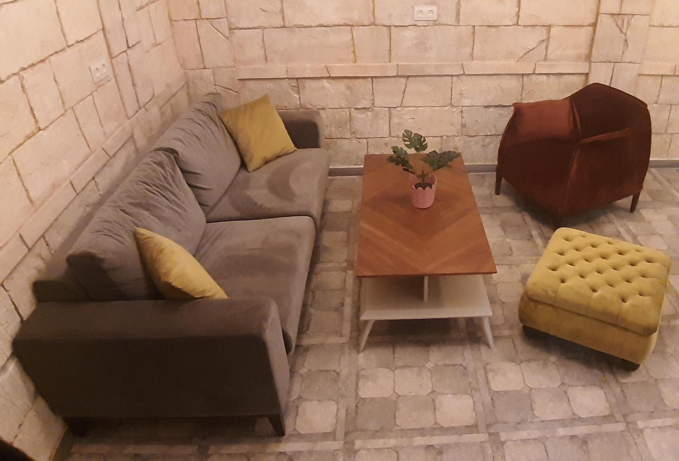 Retro Hostel & Tours