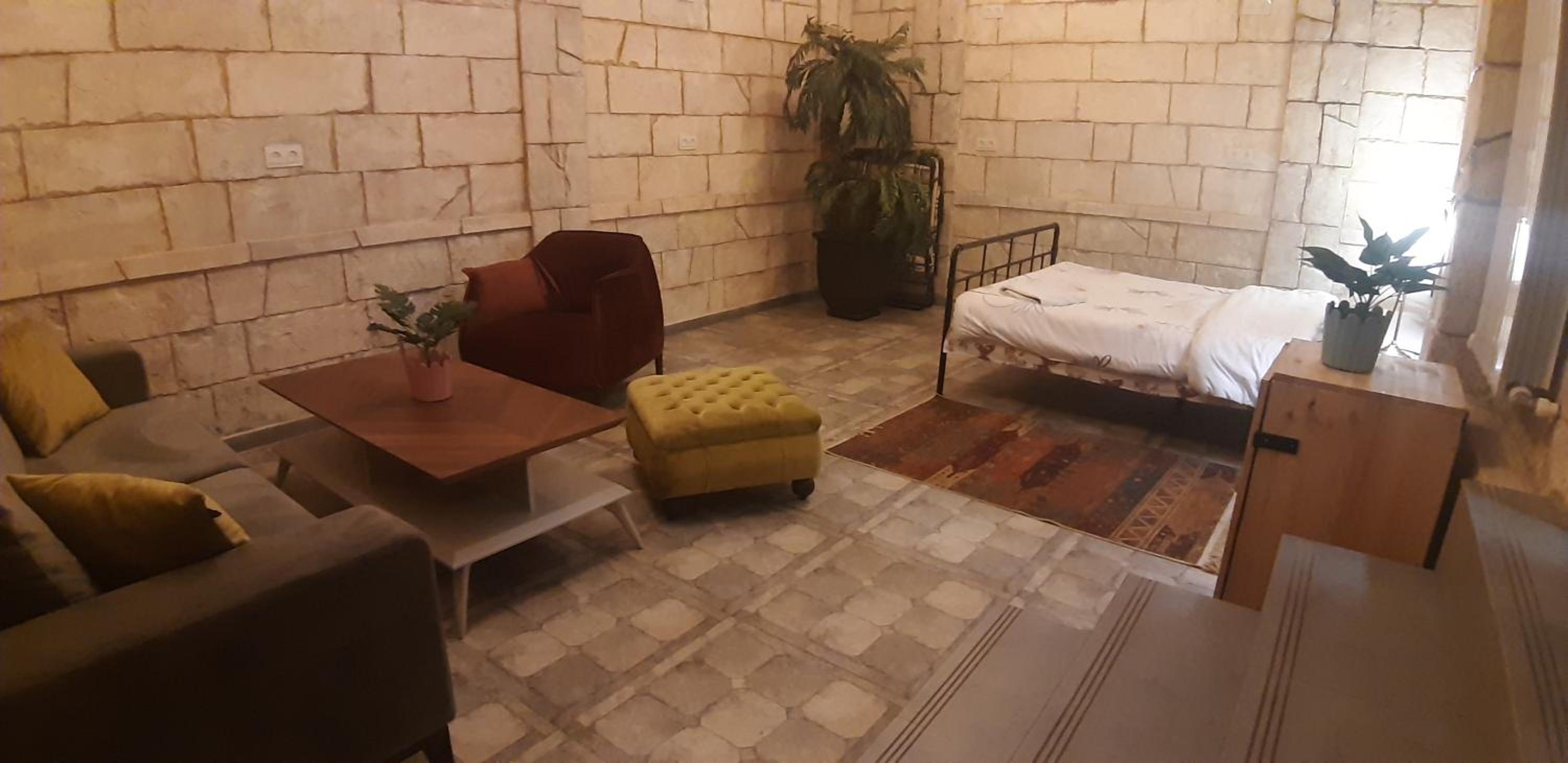 Retro Hostel & Tours