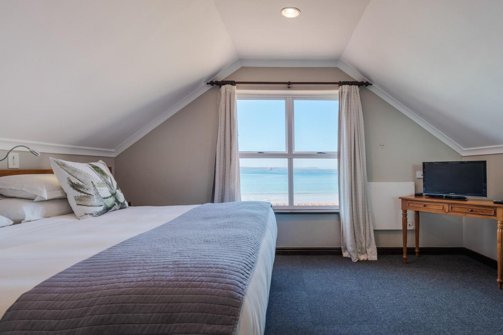 Blue Bay Lodge
