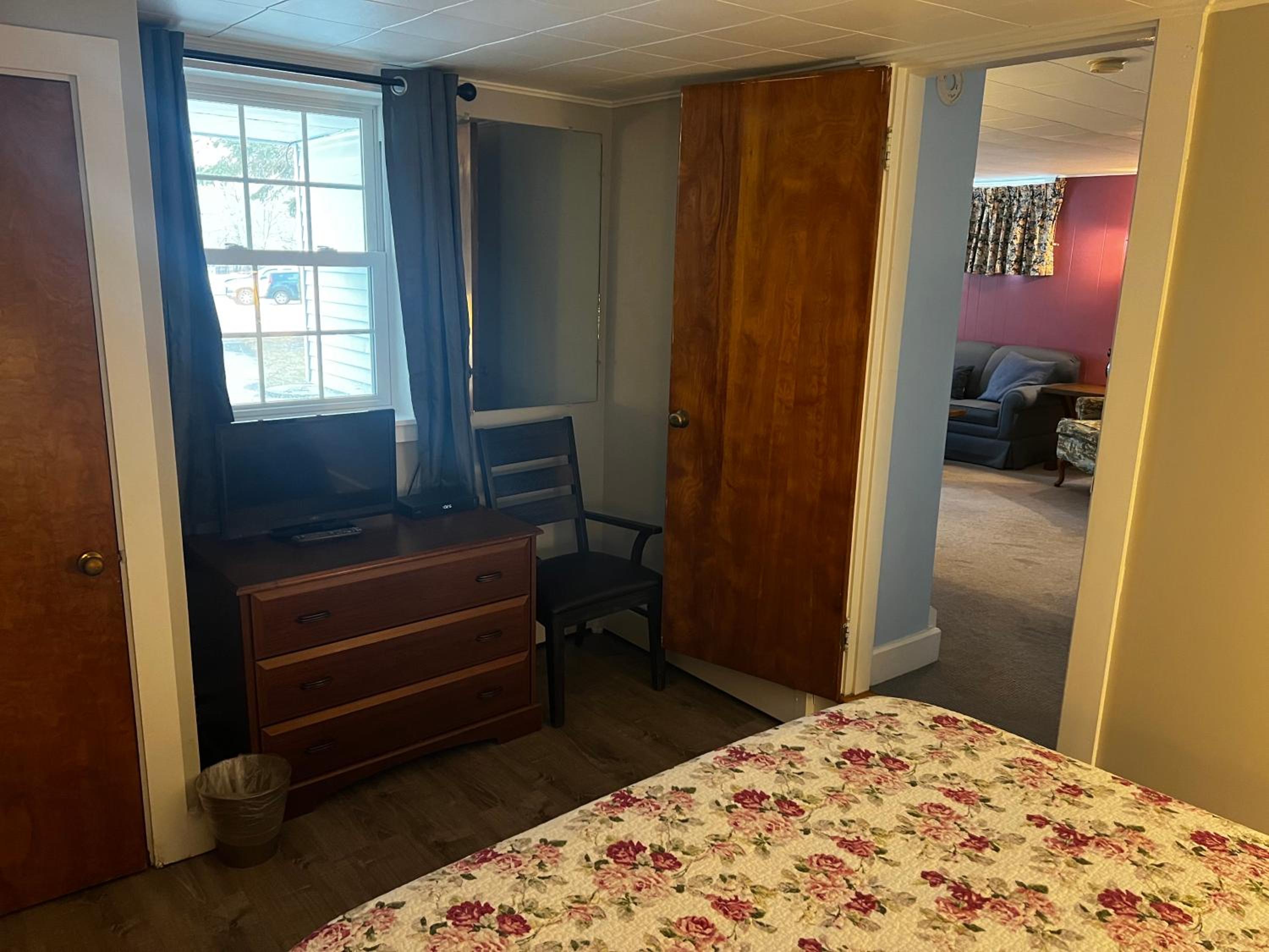 Claddagh Motel & Suites