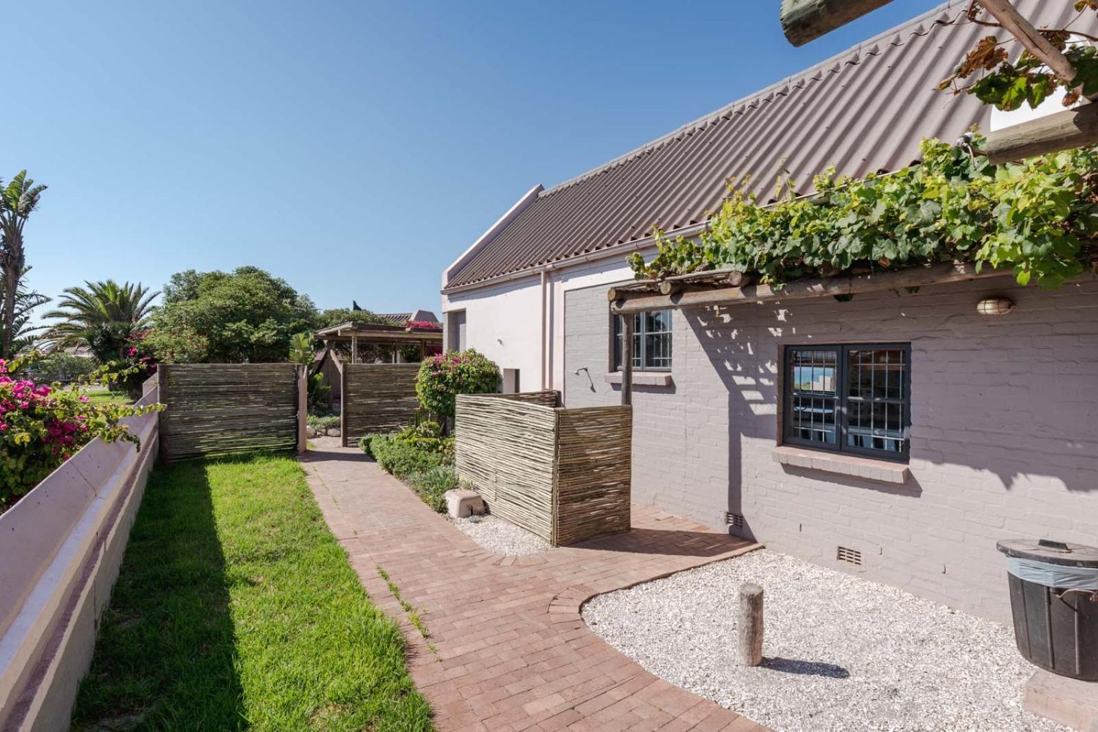 Blue Bay Lodge