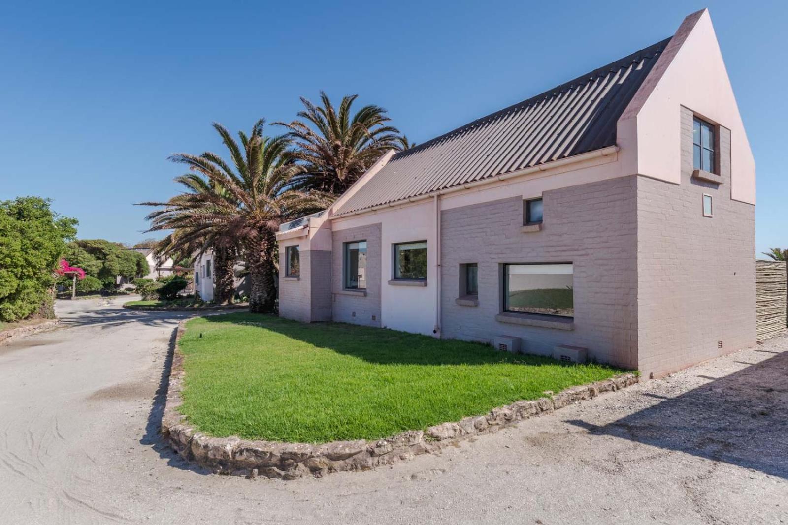 Blue Bay Lodge