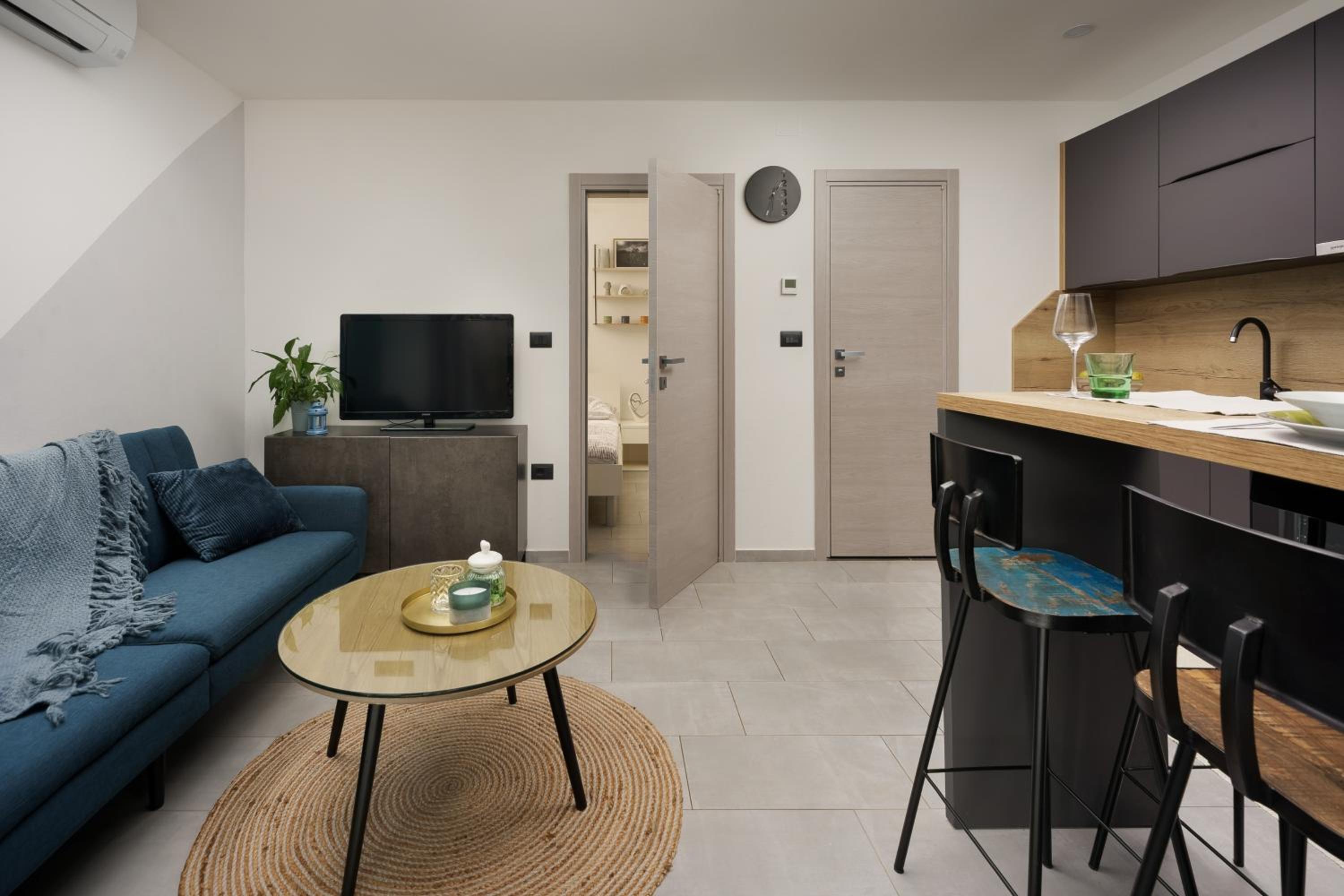 Apartments Elena Tia view 3