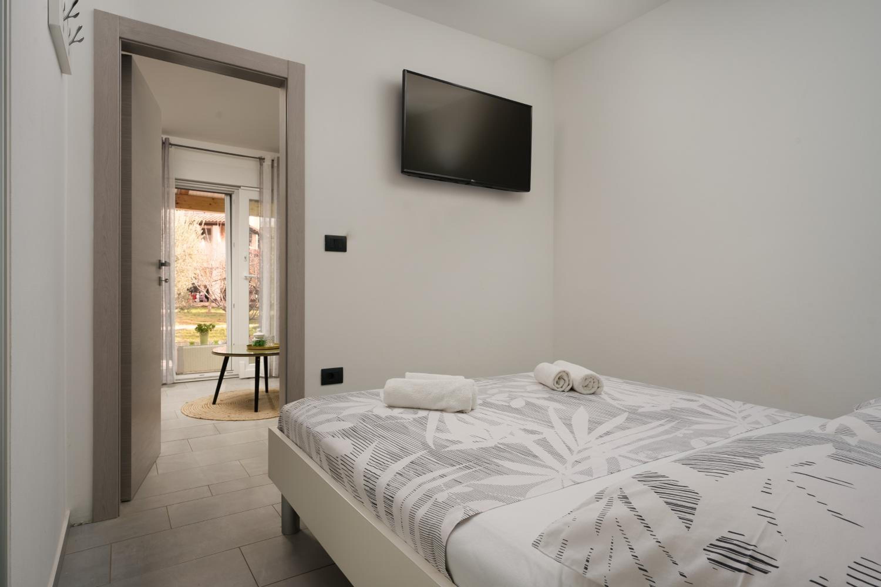 Apartments Elena Tia view 5