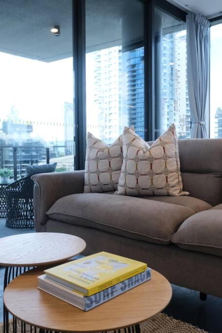 Southbank Apartment with pool Brisbane CBD Hosted by Homestayz