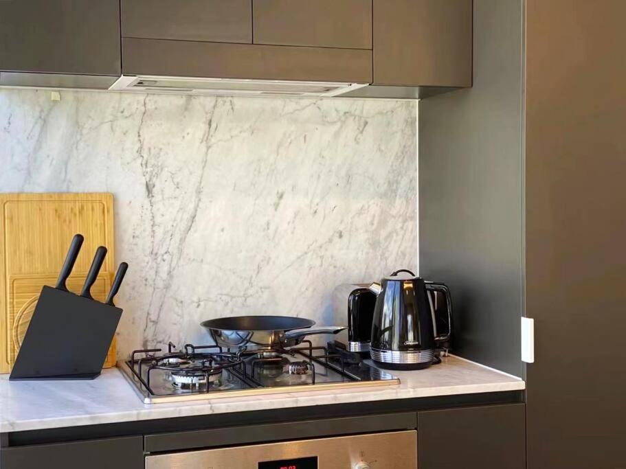 Southbank Apartment with pool Brisbane CBD Hosted by Homestayz