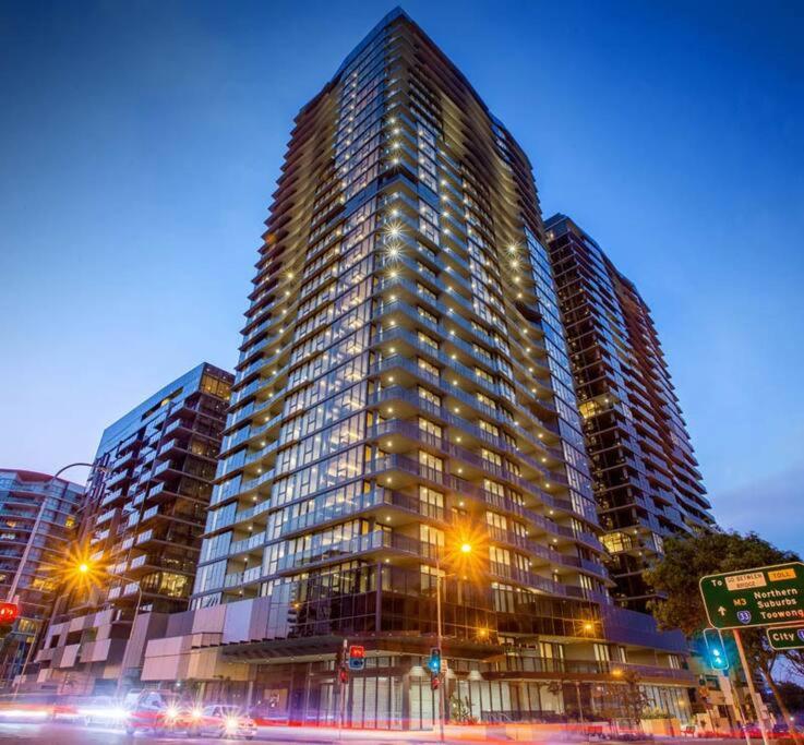 Southbank Apartment with pool Brisbane CBD Hosted by Homestayz