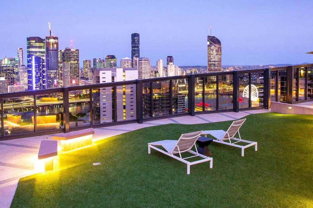 Southbank Apartment with pool Brisbane CBD Hosted by Homestayz