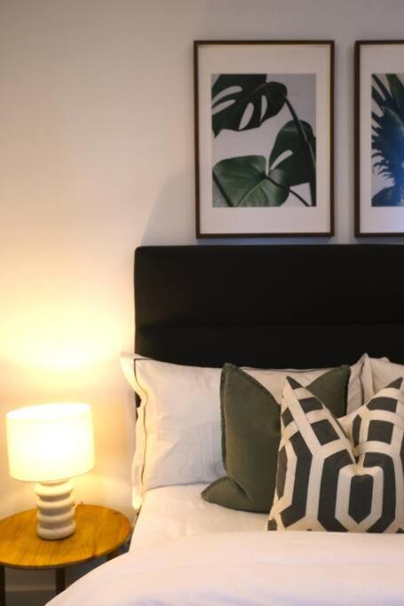 Southbank Apartment with pool Brisbane CBD Hosted by Homestayz