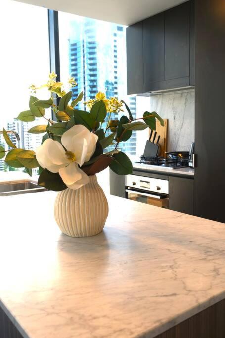 Southbank Apartment with pool Brisbane CBD Hosted by Homestayz