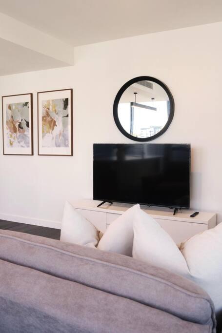 Southbank Apartment with pool Brisbane CBD Hosted by Homestayz