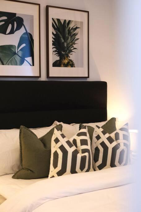 Southbank Apartment with pool Brisbane CBD Hosted by Homestayz