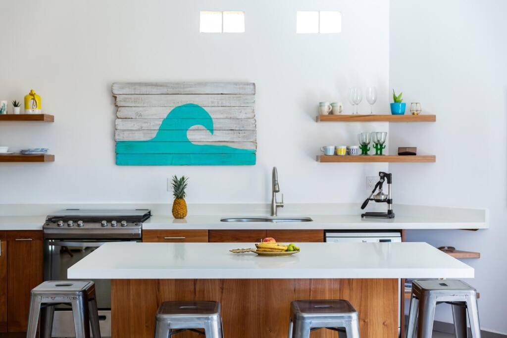 AS SEEN ON HGTV-2 Bedroom + Private Rooftop & Pool view 5
